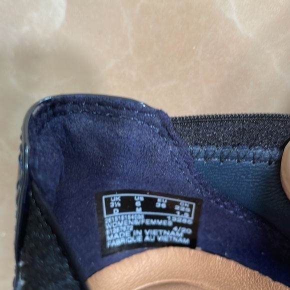 Clarks Unstructured Un Darcey Bow Navy Ballet Flats New Without a Box Size 6 - Picture 10 of 10